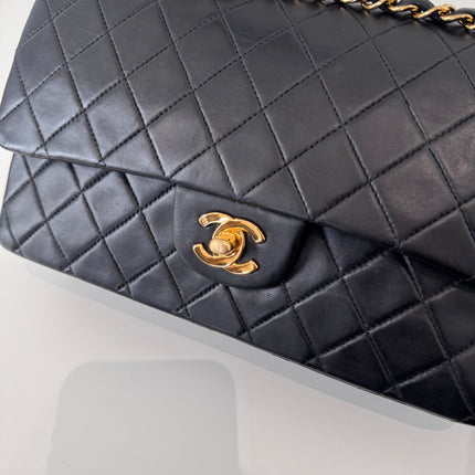 Sac Chanel Timeless vintage 25 cm noir