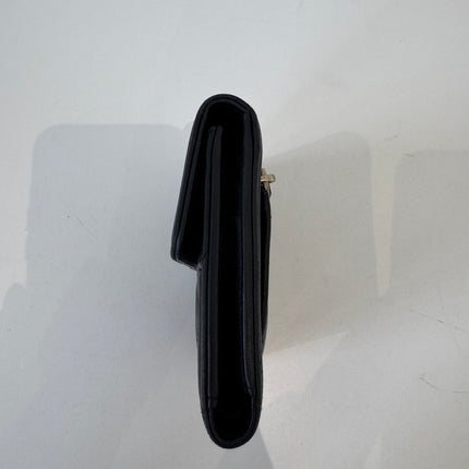 Petit portefeuille Chanel à rabat Boy noir