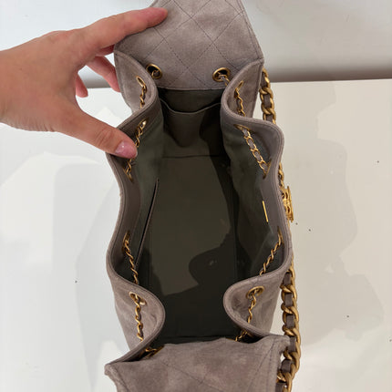 Petit Sac Chanel 25 gris en suede