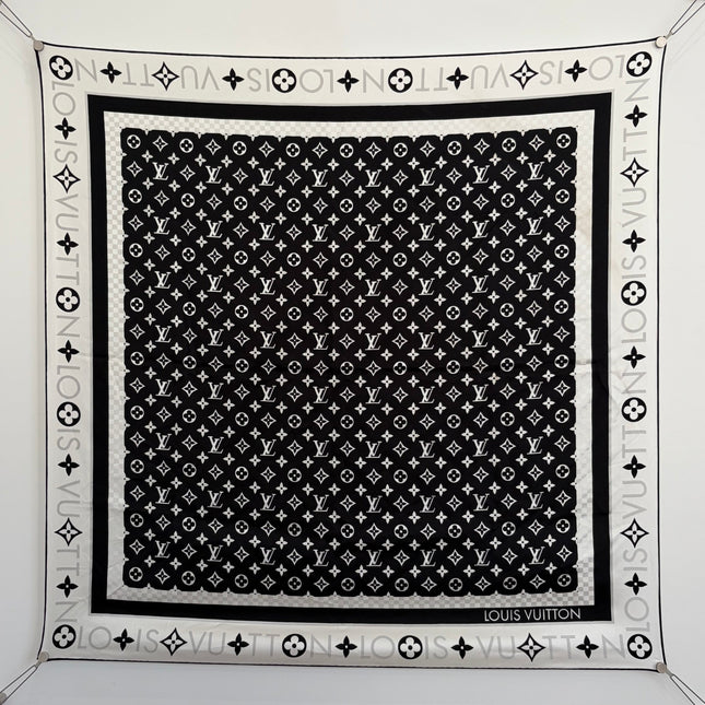 Carré de soie Louis Vuitton 90 cm Monogram Noir et Blanc