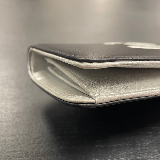 Portefeuille Chanel noir et argent