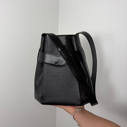 Sac Louis Vuitton Twist Bucket cuir épi noir
