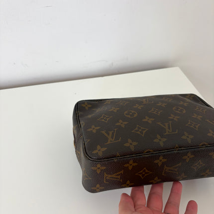 Trousse de toilette 23cm Louis Vuitton