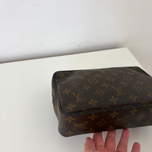 Trousse de toilette 23cm Louis Vuitton