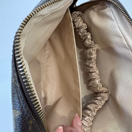 Trousse de toilette Louis Vuitton 23