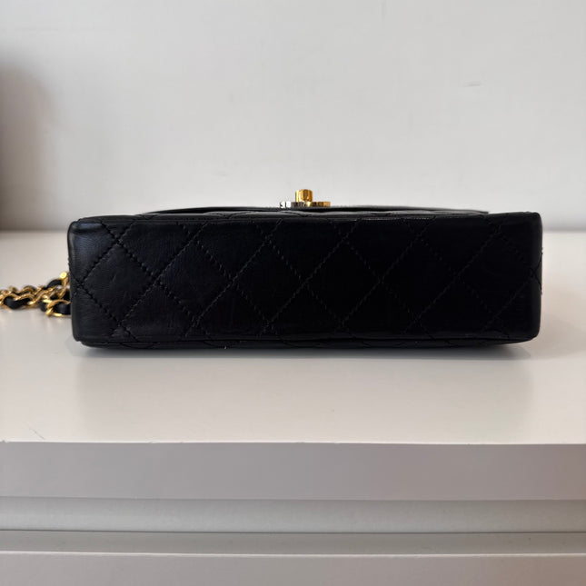 Sac Chanel vintage noir fermoir bicolore