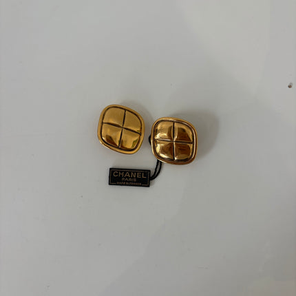 Boucles d’oreilles Chanel Vintage Clip matelassées