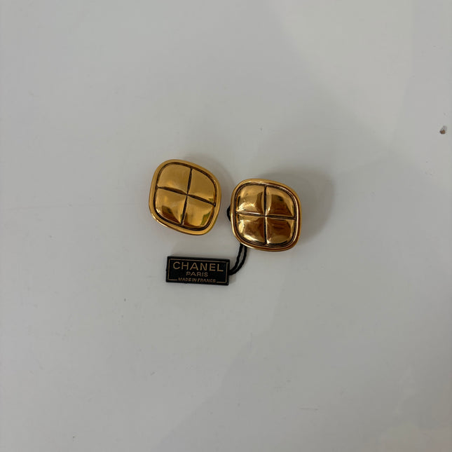 Boucles d’oreilles Chanel Vintage Clip matelassées