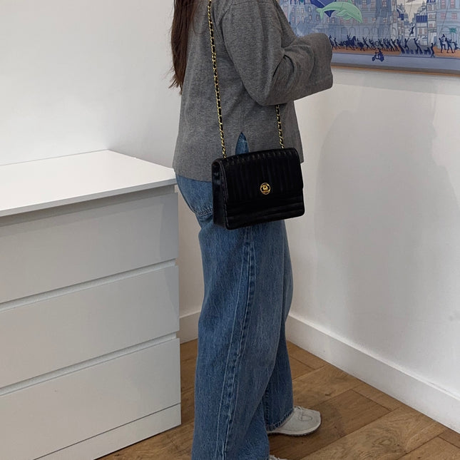Sac Chanel fermoir circle bandoulière noir