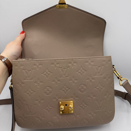 Sac Louis Vuitton Métis Cuir Empreinte tourterelle