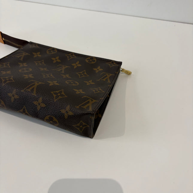 Poche toilette Louis Vuitton Monogram 18