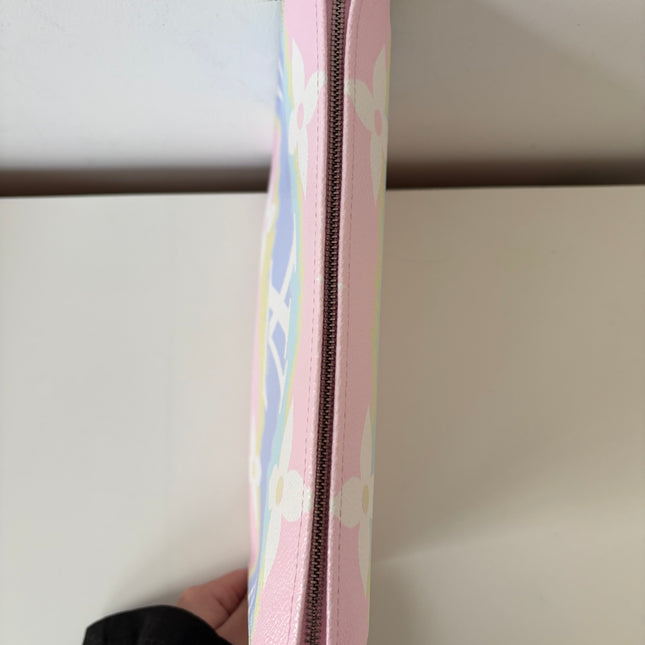 Poche de toilette Louis Vuitton édition limitée Escale 26