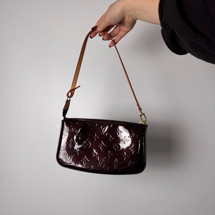 Pochette Accessoires Louis Vuitton Vernis Amarante