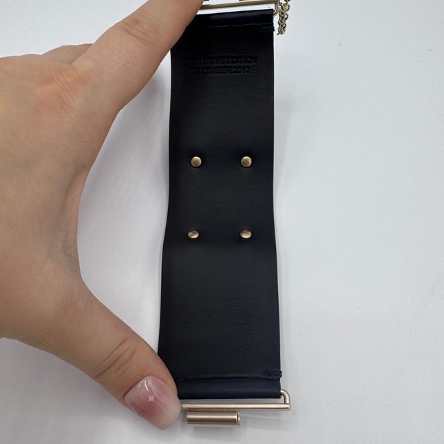 Manchette Chanel Collection Défilé Resort 2018 par Karl Lagerfeld