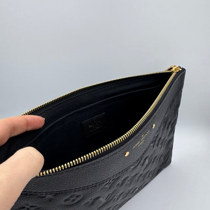 Pochette Louis Vuitton Daily Pouch Cuir Empreinte