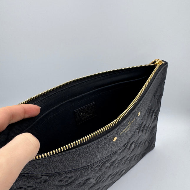 Pochette Louis Vuitton Daily Pouch Cuir Empreinte