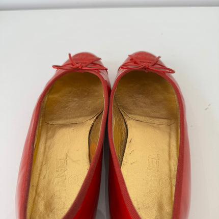 Ballerines Chanel T39 cuir vernis rouge