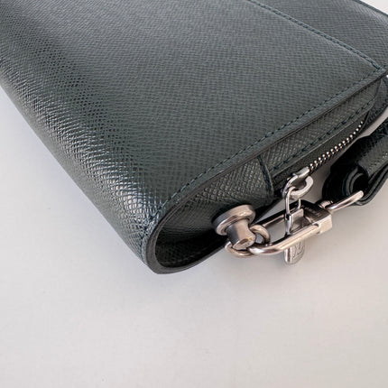 Pochette Louis Vuitton Baikal Taïga Vert foncé