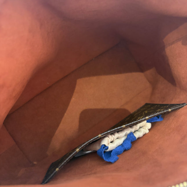Sac Louis Vuitton Neo lock it PM