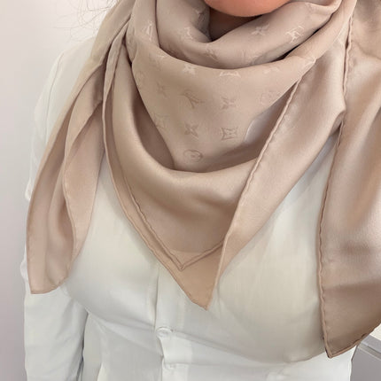 Carré de soie Louis Vuitton beige  Monogram