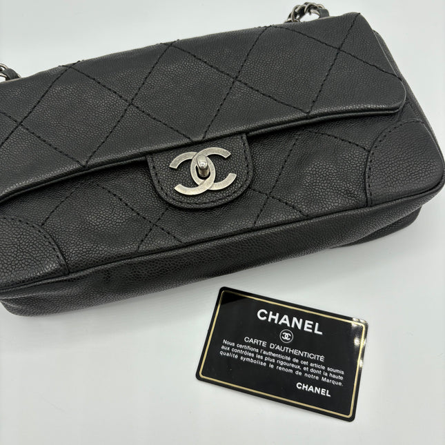 Sac Chanel Classic flap caviar