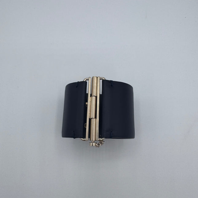 Manchette Chanel Collection Défilé Resort 2018 par Karl Lagerfeld