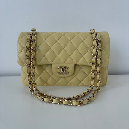 Sac Chanel Timeless jaune pâle 23 cm