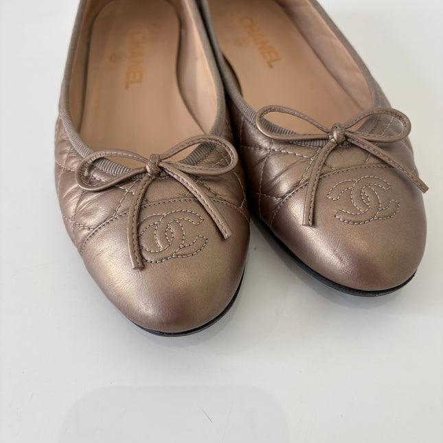 Ballerines Chanel matelassées T39