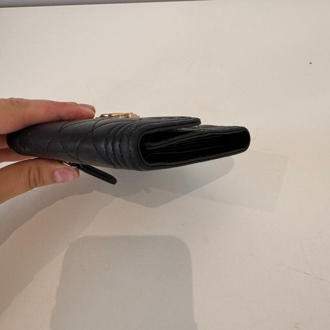 Petit portefeuille Chanel à rabat Boy noir