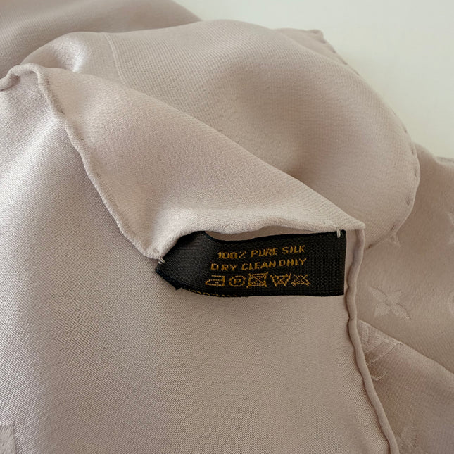 Carré de soie Louis Vuitton beige  Monogram
