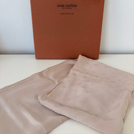 Carré de soie Louis Vuitton beige  Monogram