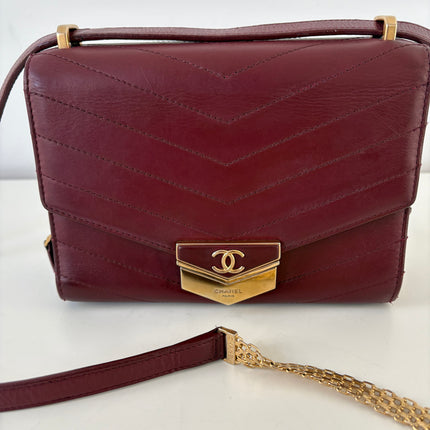 Sac Chanel chevrons bordeaux