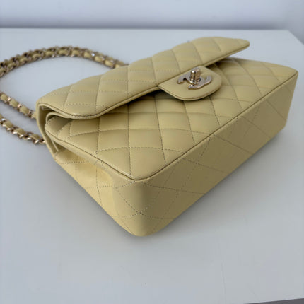 Sac Chanel Timeless jaune pâle 23 cm