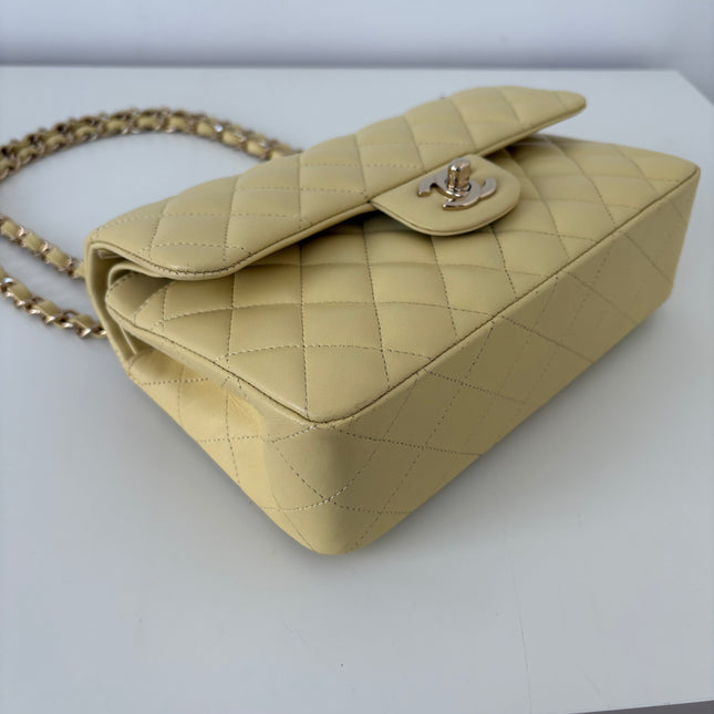 Sac Chanel Timeless jaune pâle 23 cm