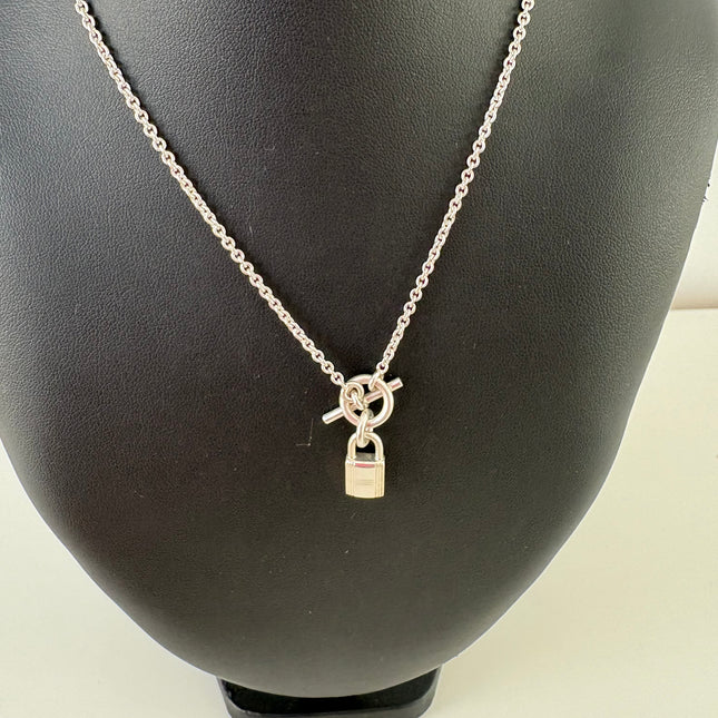 Collier Hermès amulette cadenas