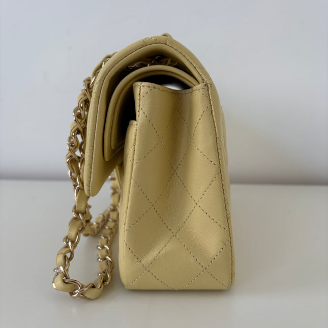 Sac Chanel Timeless jaune pâle 23 cm