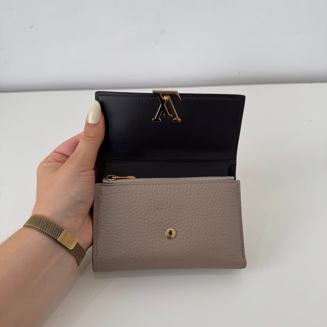 Portefeuille Louis Vuitton Capucines Compact