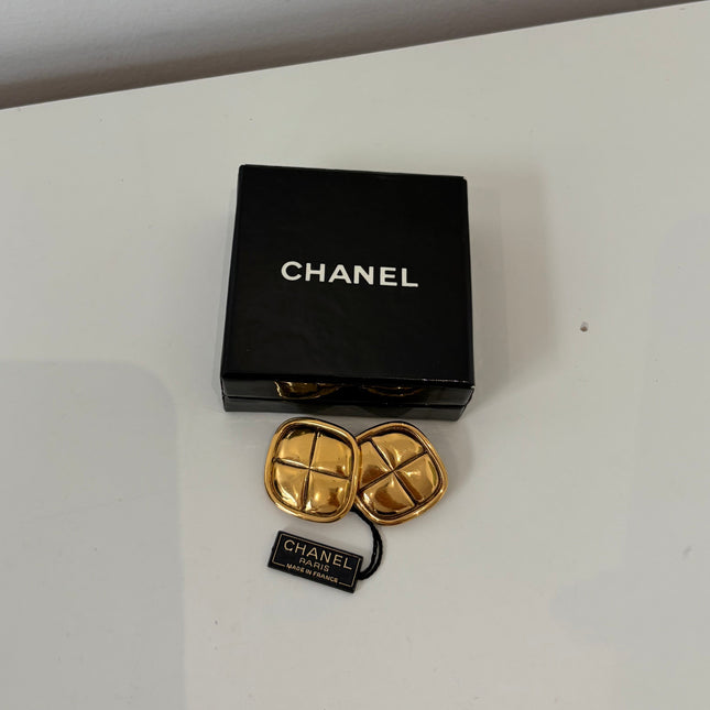 Boucles d’oreilles Chanel Vintage Clip matelassées