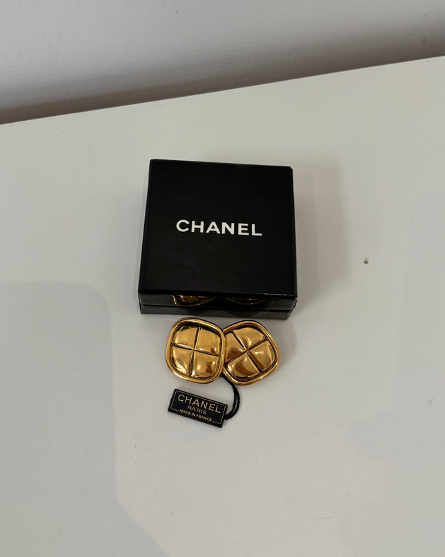 Boucles d’oreilles Chanel Vintage Clip matelassées