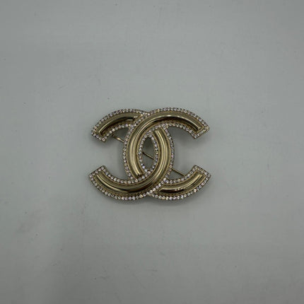 Broche Chanel double C