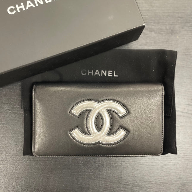 Portefeuille Chanel noir et argent