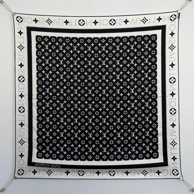 Carré de soie Louis Vuitton 90 cm Monogram Noir et Blanc