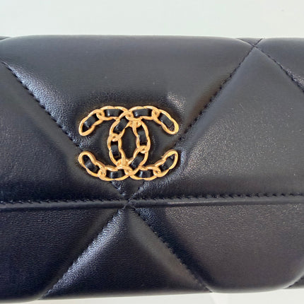 Portefeuille Chanel long à rabat 19