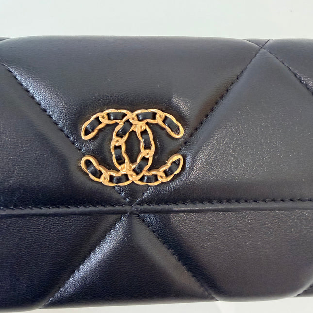 Portefeuille Chanel long à rabat 19