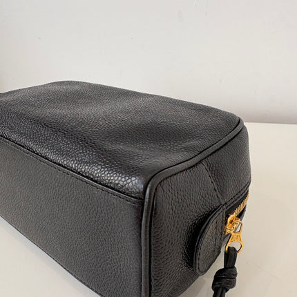 Trousse Chanel cuir caviar