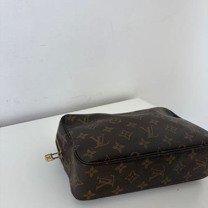 Trousse de toilette 23cm Louis Vuitton