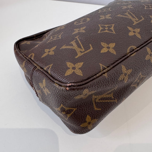 Trousse de toilette Louis Vuitton 23