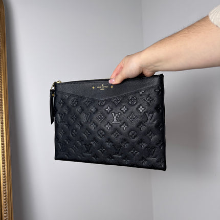 Pochette Louis Vuitton Daily Pouch Cuir Empreinte