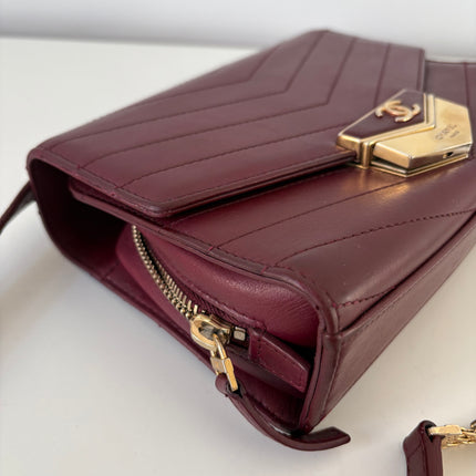 Sac Chanel chevrons bordeaux