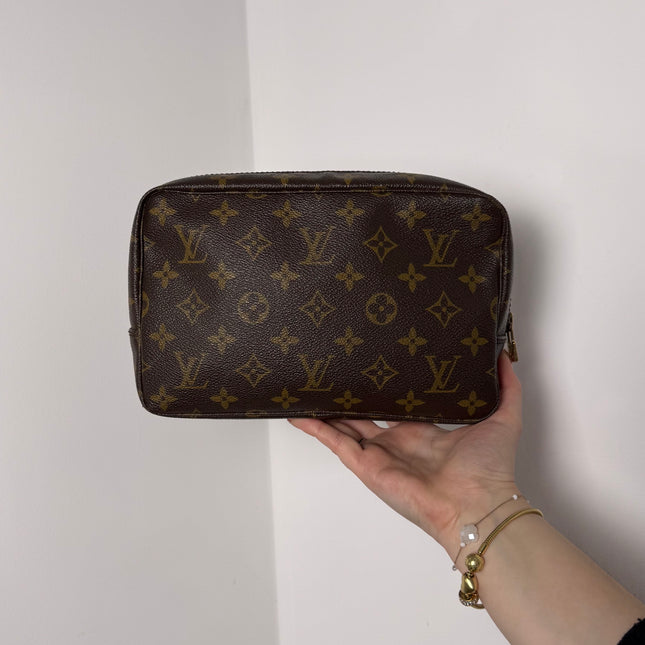 Trousse de toilette Louis Vuitton 23